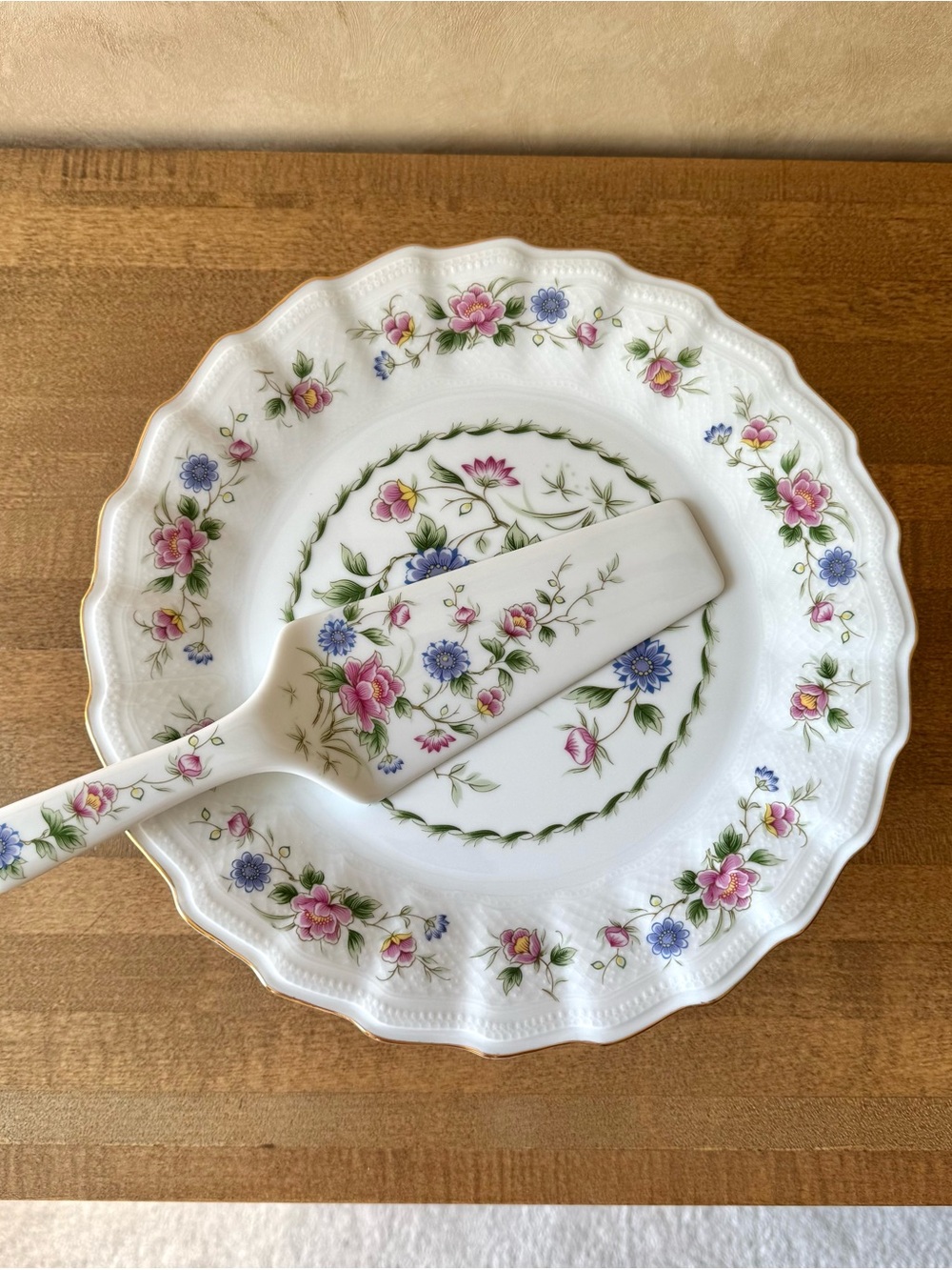 Andrea By Sadek Spring Night Ceramic Cake Plate with Server - Picture 14 of 16
